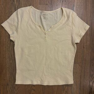 Butter Yellow Henley Short Sleeve Top Size L